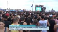 Foliões, turistas e moradores aproveitam o Carnaval na orla da capital