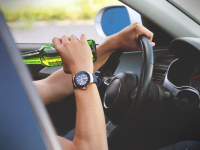 Um em cada 10 motoristas relata dirigir sob efeito de álcool