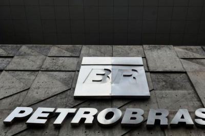 Preço da gasolina da Petrobras para distribuidoras sobe 12%