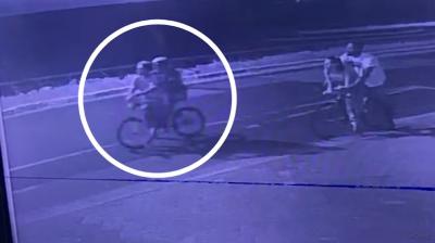Câmera registra assalto a ciclista no bairro da Ponta d'Areia