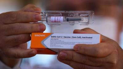 Anvisa interrompe estudos da Coronavac após "evento adverso grave"