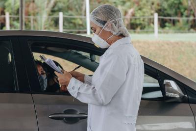 Drive-thru: pessoas a partir de 50 anos entram no público-alvo de testagem para Covid-19