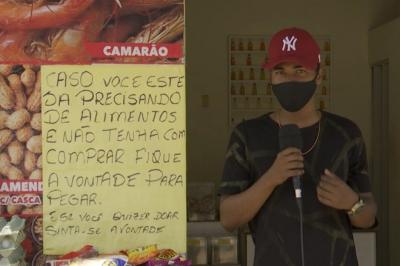 Tio e sobrinho ajudam pessoas carentes em meio a pandemia
