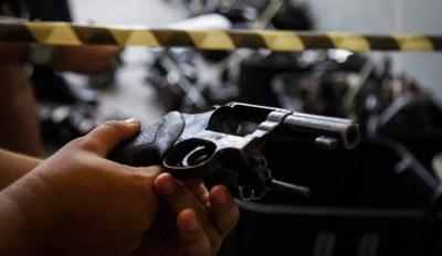 Tiroteio entre integrantes de facções deixa três feridos