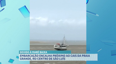 Embarcação encalha próximo ao Cais da Praia Grande, em São Luís