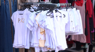 Consumidores vão às ruas em busca da roupa com a cor ideal para o Réveillon