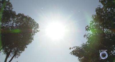 Hidratação e uso de protetor solar são indispensáveis em dias de calor intenso