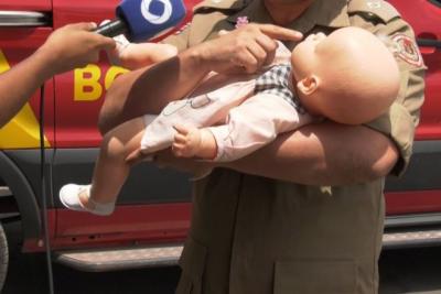 Saiba como fazer a manobra de desobstrução em bebê engasgado