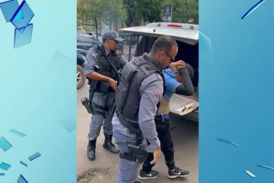PM conduz suspeito de roubo em residência na cidade de Caxias