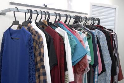 Guarda-Roupa Social oferece roupas e banho a quem busca serviços jurídicos no Maranhão