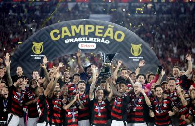 Flamengo vence o Ceará e é campeão brasileiro 2025