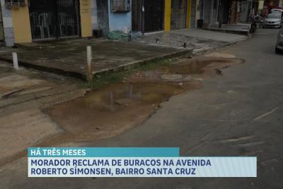 Cratera na Avenida Roberto Símonsen preocupa moradores