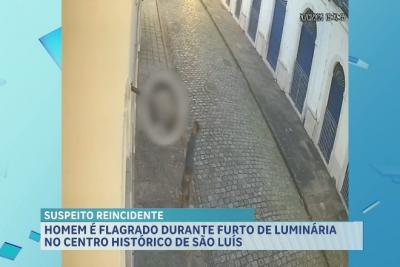 Câmeras de segurança flagram homem tentando furtar luminária em São Luís
