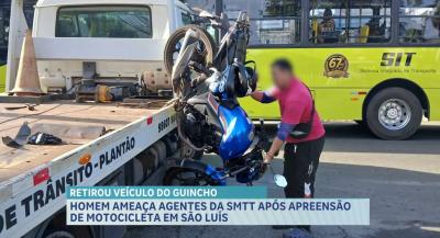 Condutor se envolve em confusão com agentes de trânsito após moto ser apreendida