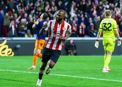 Igor Thiago marca hat-trick e fica a um gol do recorde na Inglaterra