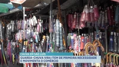 Guarda-chuvas vira item de de primeira necessidade e movimento o comércio