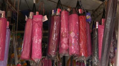 Busca por guarda-chuvas cresce com a chegada do período chuvoso