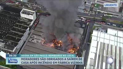 Incêndio de grandes proporções atinge depósito de tintas em Diadema (SP)