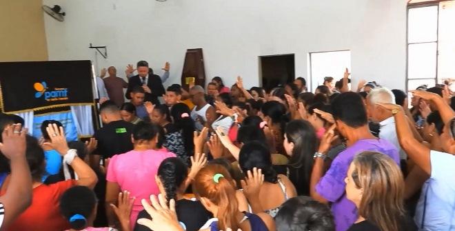 Multidão se despede de adolescente de 13 anos em Imperatriz